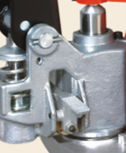 bom-thuy-luc-xe-nang-tay