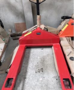 xe nâng tay siêu rộng